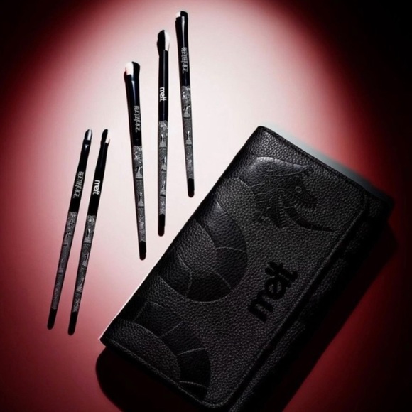 Melt Beetlejuice brushes Sandworm pouch